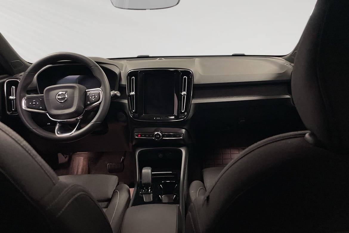 Volvo XC40 Recharge Plus 2023, photo 5/9