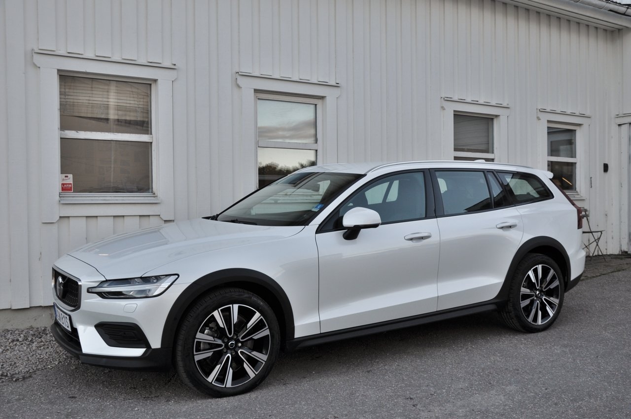 Volvo V60 Cross Country 2023, kuva 2/10