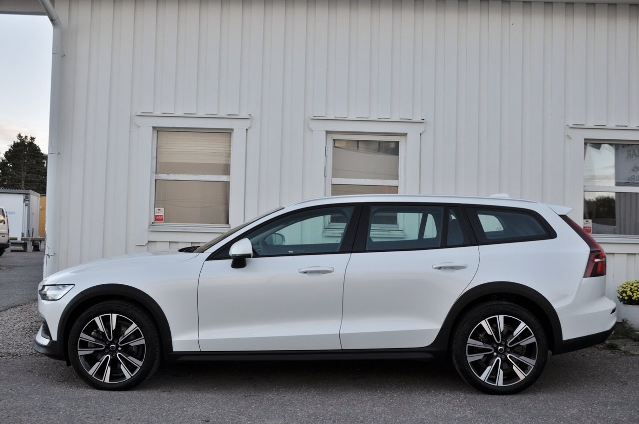 Volvo V60 Cross Country 2023, kuva 3/10