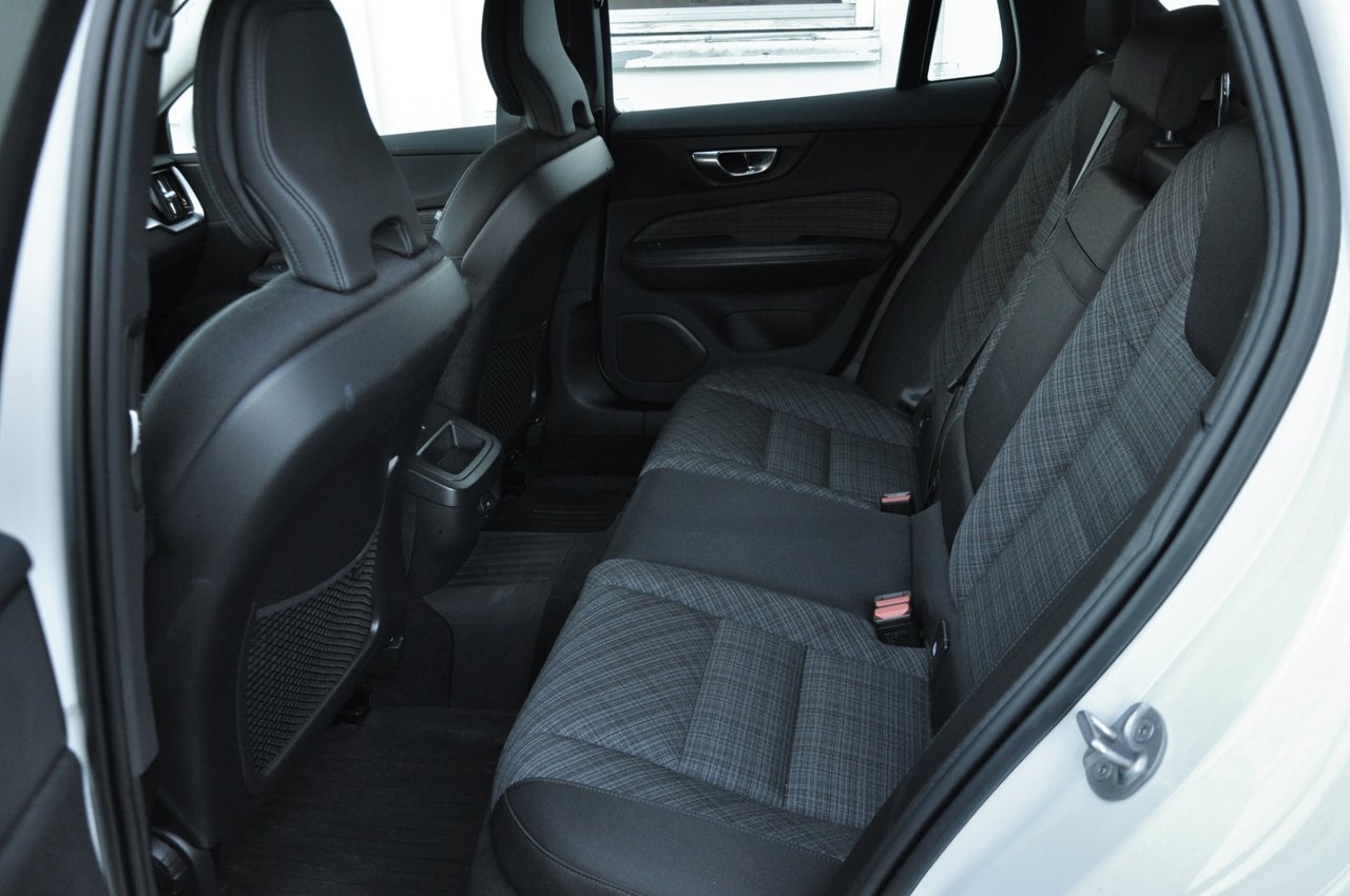 Volvo V60 Cross Country 2023, kuva 7/10
