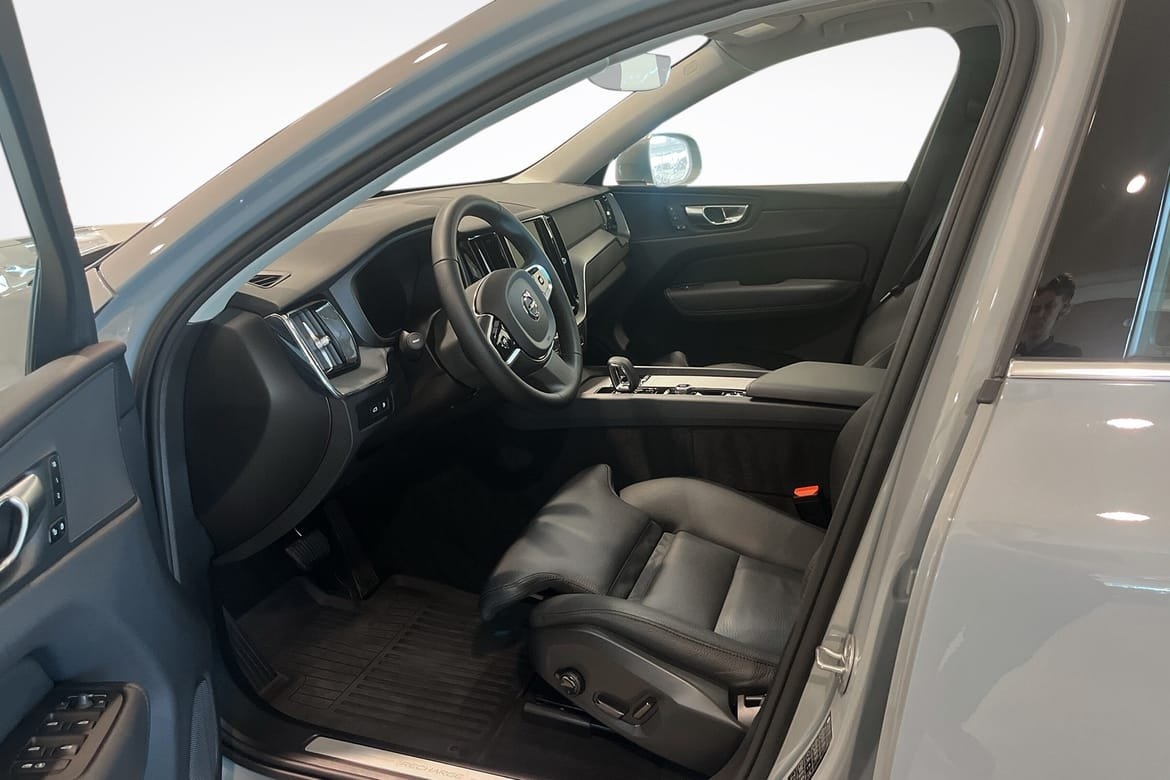 Volvo XC60 2024, photo 6/16
