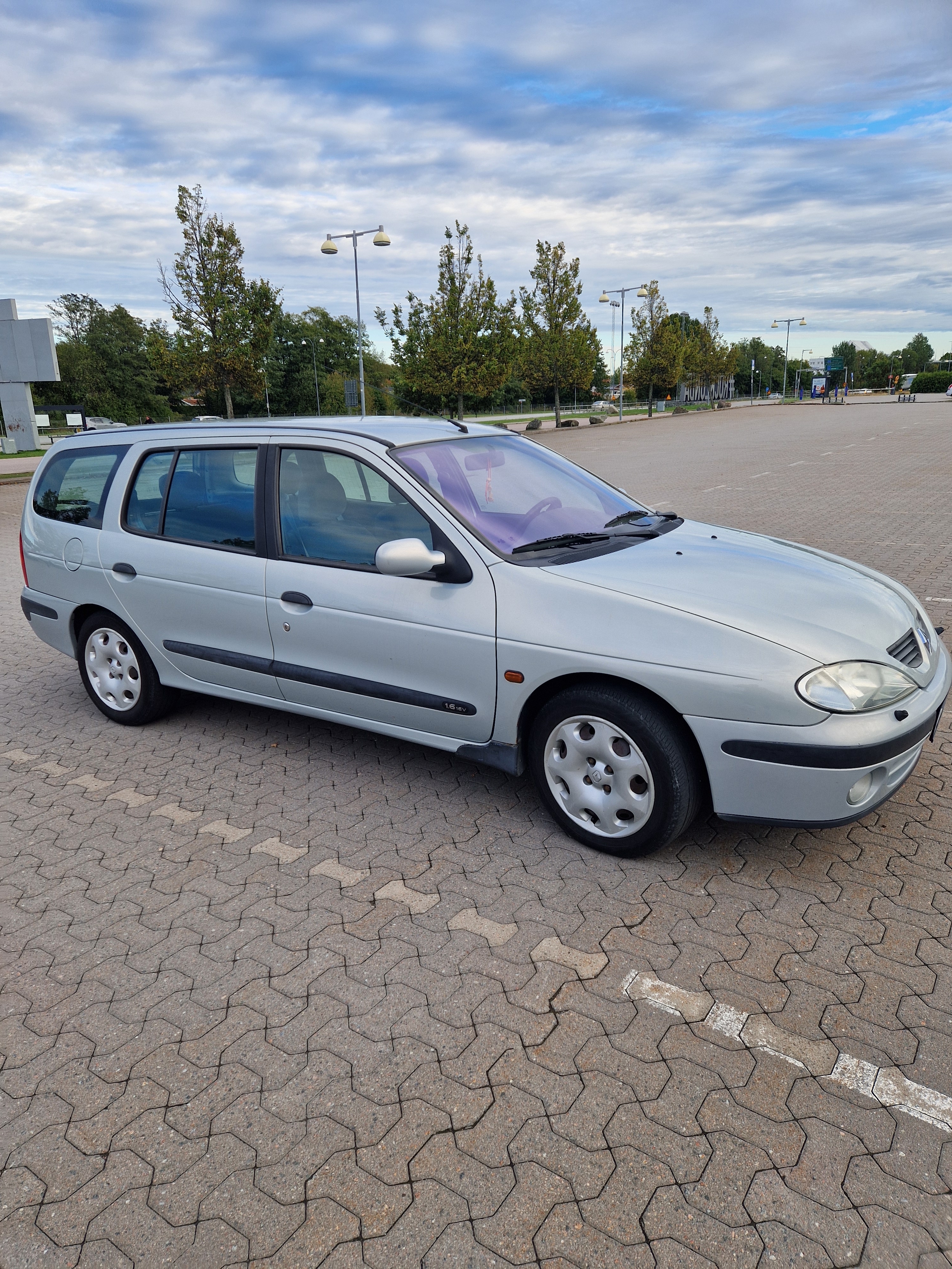 Renault Megane I Grandtour 1.6 Manuell 2002, bild 2/8