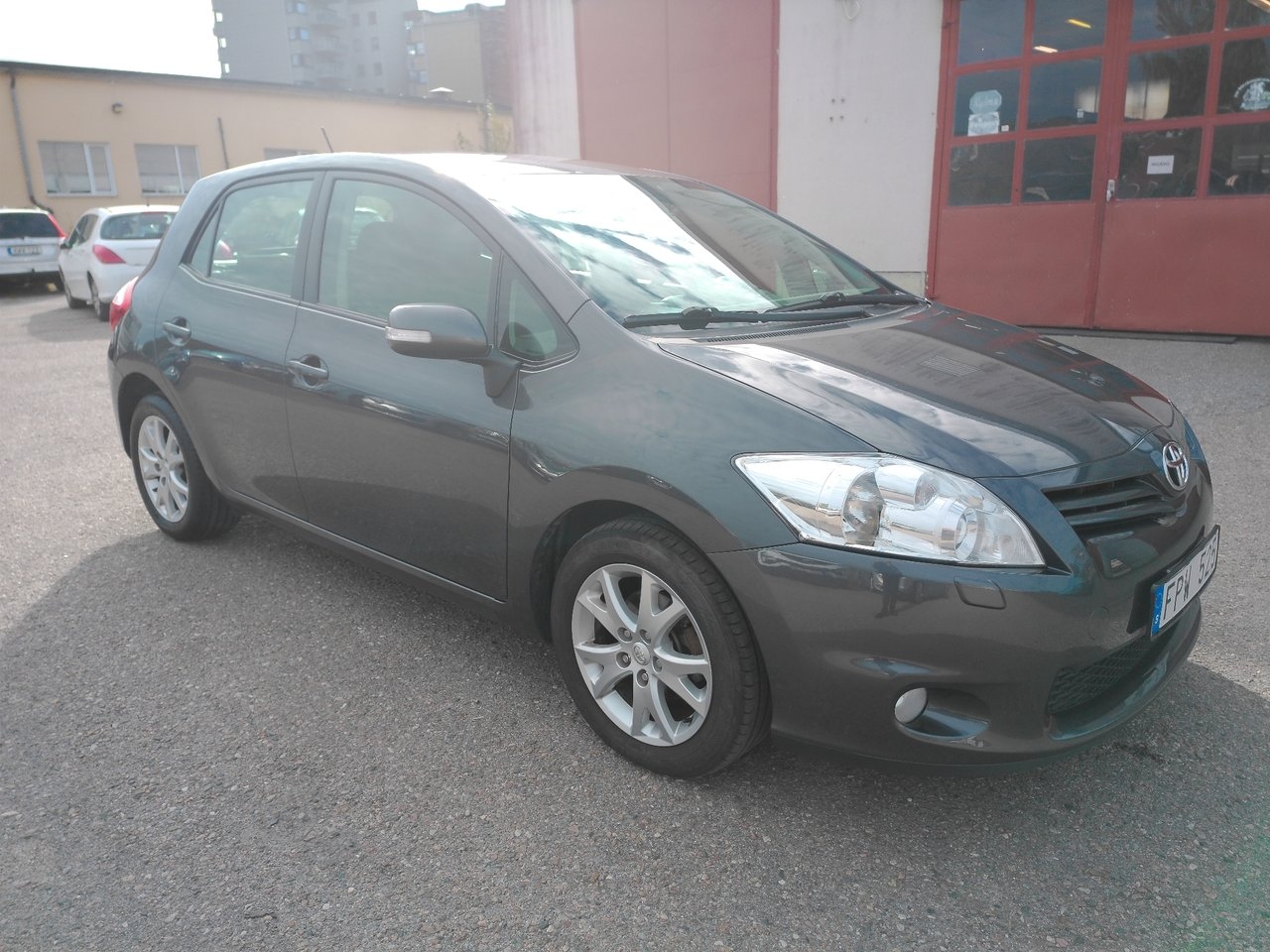 Toyota Auris 2012, photo 2/10