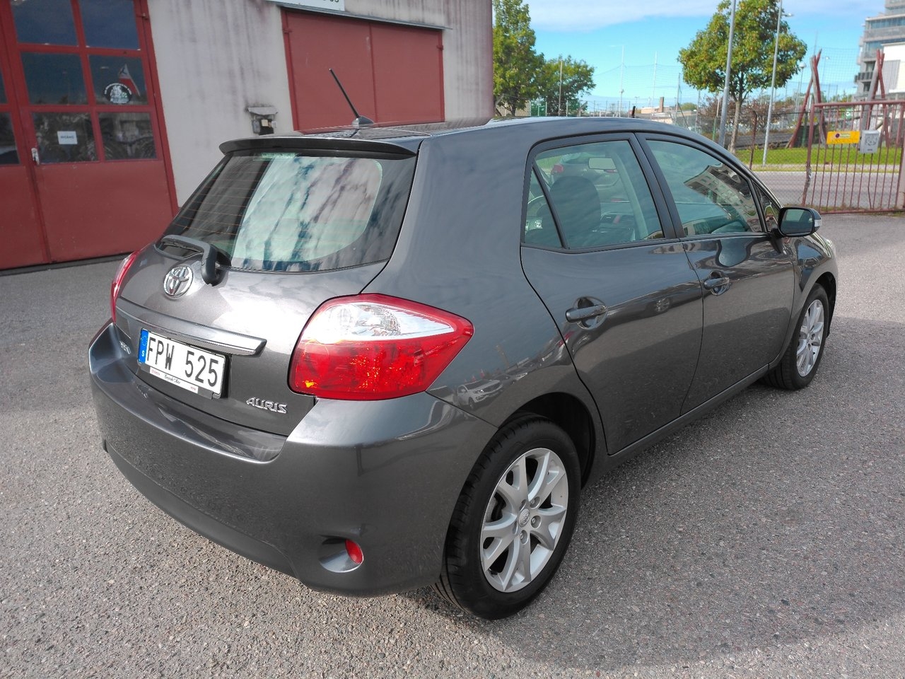 Toyota Auris 2012, photo 3/10
