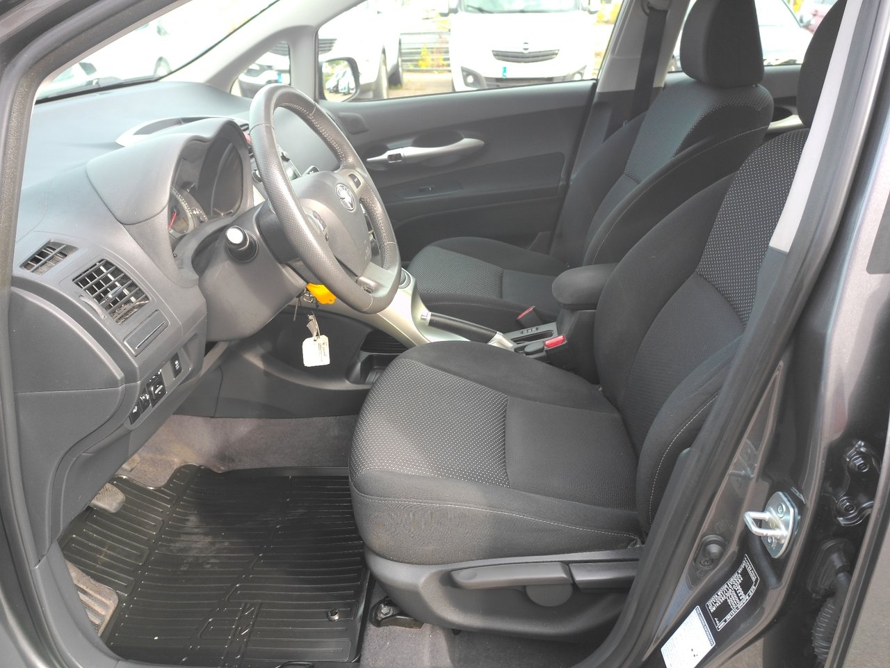 Toyota Auris 2012, photo 5/10