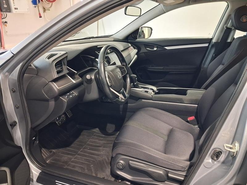 Honda Civic 4DR 2017, bild 2/6
