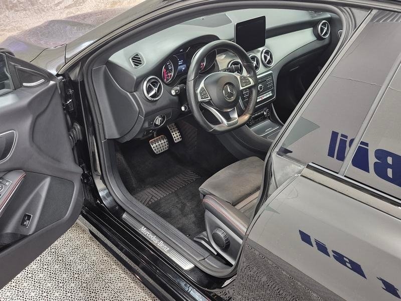 Mercedes-Benz CLA 250 SEDAN 2017, bild 2/8