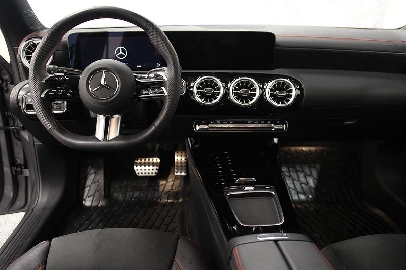 Mercedes-Benz CLA 2024, photo 6/10