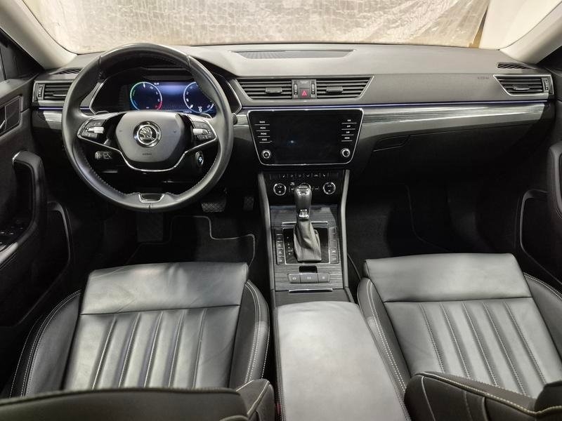Skoda Superb iV COMBI Plug in 2024, bild 6/10