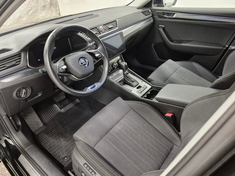Skoda Superb iV COMBI Plug in 2021, bild 2/10