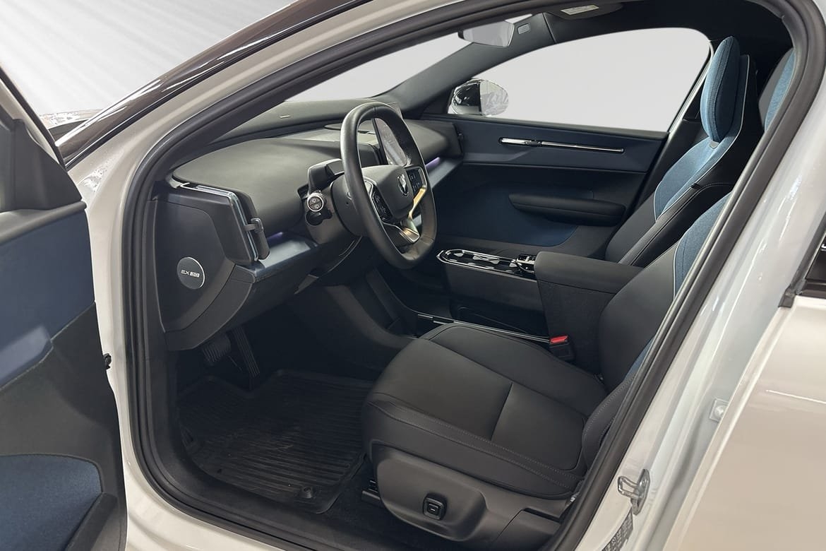 Volvo EX30 Twin Motor Performance Ultra 2025, bild 7/10