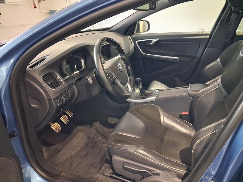 Volvo V60 D3 R-Design 2014, bild 2/7