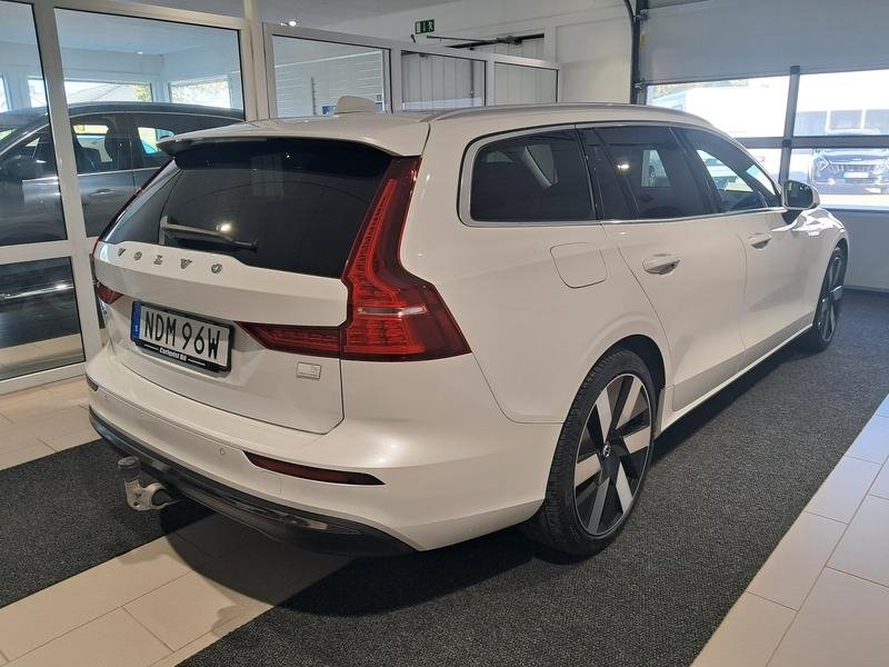 Volvo V60 T6 Core Bright plug in 2024, bild 4/7