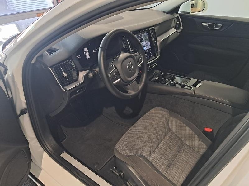 Volvo V60 T6 Core Bright plug in 2024, bild 2/7