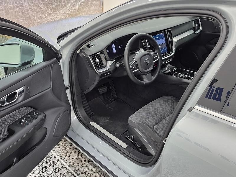 Volvo V60 2025, bild 2/10