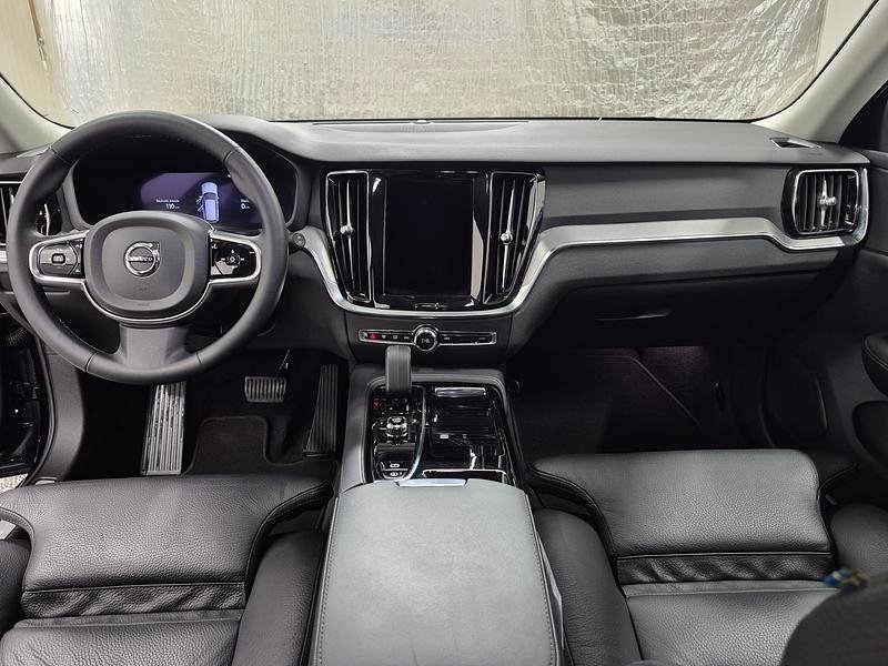 Volvo V60 Recharge Plus Dark plug in 2024, bild 6/10