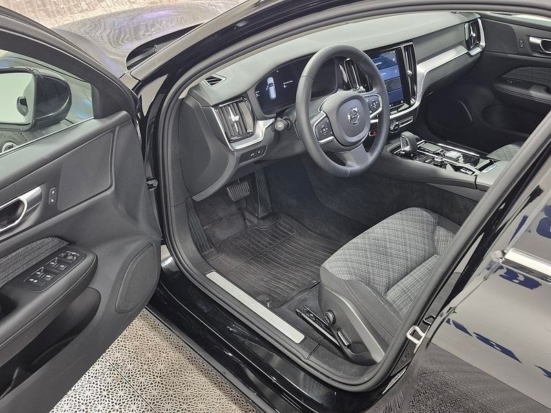 Volvo V60 T6 Recharge Core Plug in 2023, bild 2/10