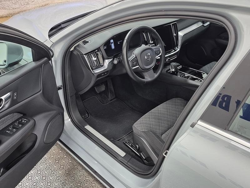 Volvo V60 2024, photo 2/9