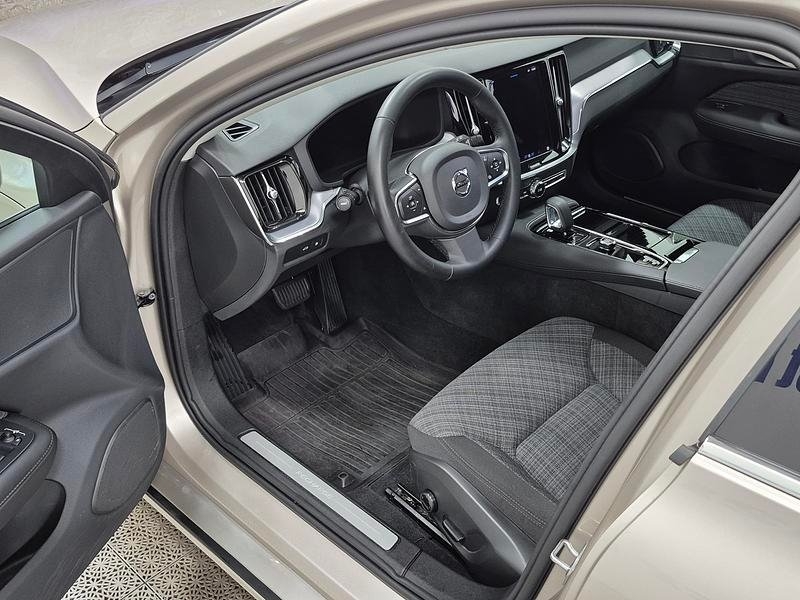 Volvo V60 2024, bild 2/10