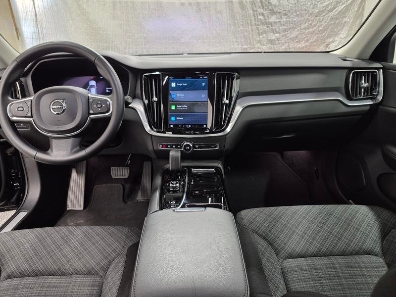 Volvo V60 T6 Recharge Core Plug in 2023, photo 6/11