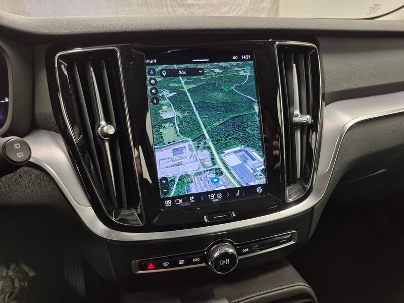 Volvo V60 T6 Recharge Core Plug in 2023, photo 7/11