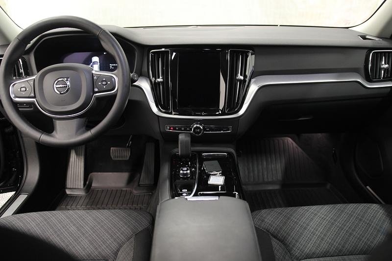 Volvo V60 T6 Recharge Core Plug in 2023, photo 6/10