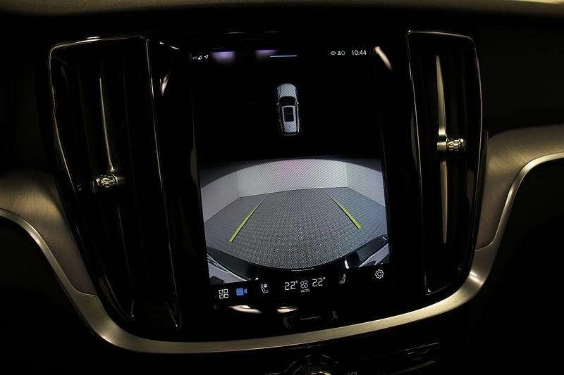 Volvo V60 T6 Recharge Core Plug in 2023, photo 7/10