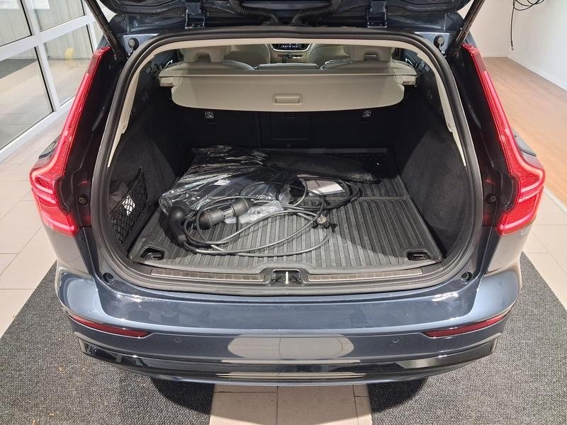 Volvo V60 T6 Recharge Plus Dark plug in 2023, bild 6/7