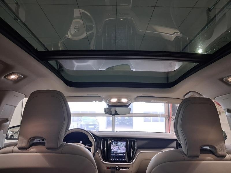 Volvo V60 T6 Recharge Plus Dark plug in 2023, bild 7/7
