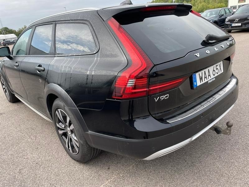 Volvo V90 Cross Country 2023, kuva 4/5