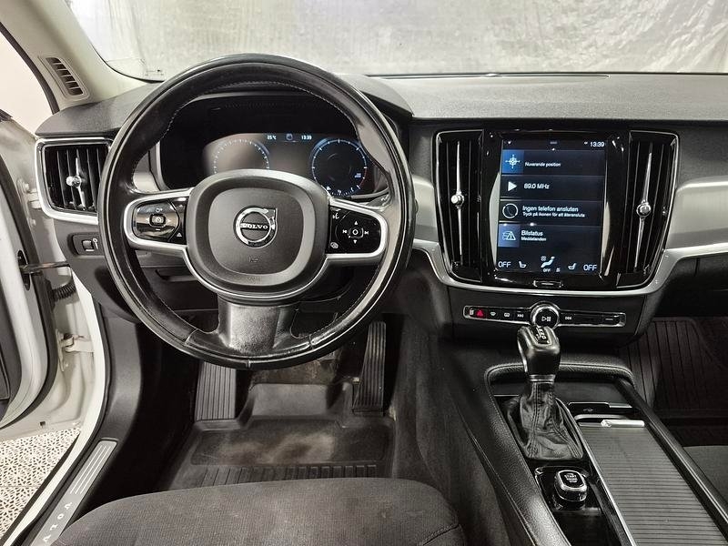 Volvo V90 D4 2019, photo 6/7