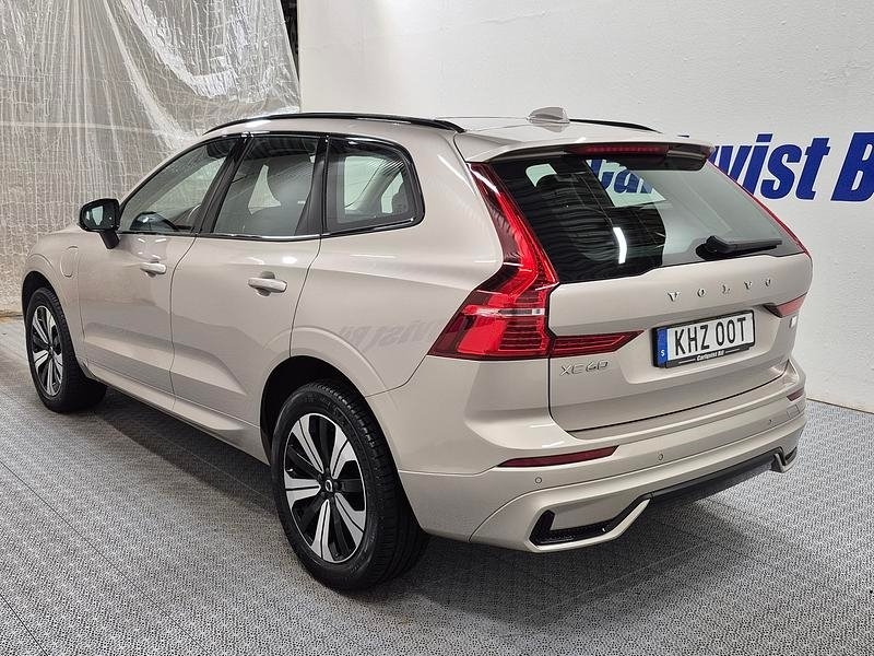 Volvo XC60 T6 Recharge Plus Dark plug in 2023, photo 3/9