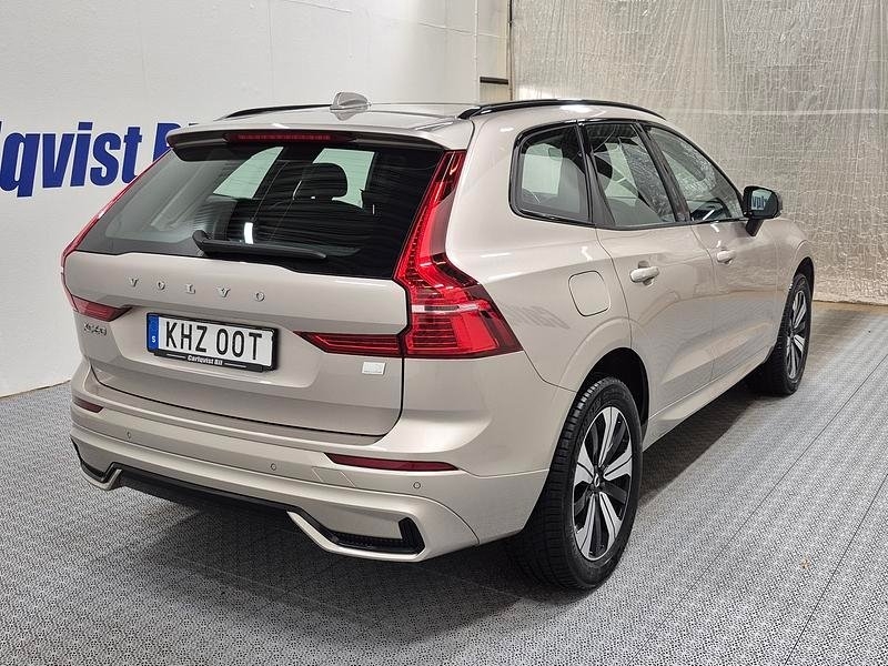 Volvo XC60 T6 Recharge Plus Dark plug in 2023, photo 4/9