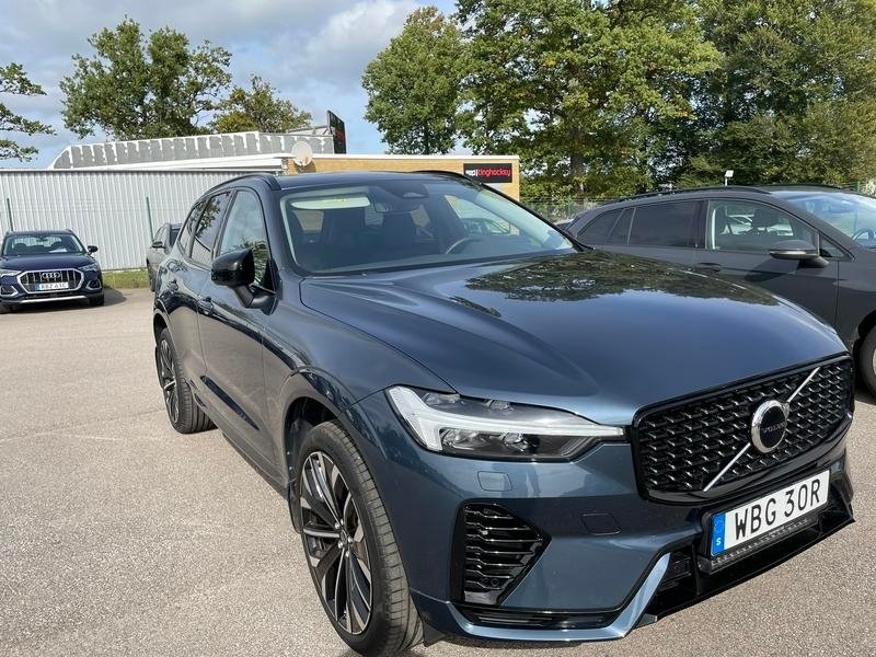 Volvo XC60 T6 Recharge Plus Dark plug in 2025, kuva 2/5