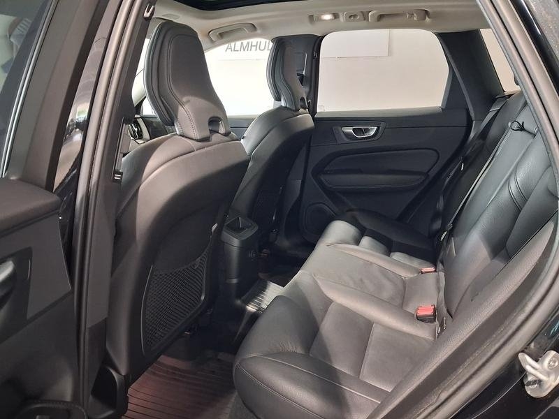 Volvo XC60 T6 Recharge Plus Dark plug in 2024, bild 3/7