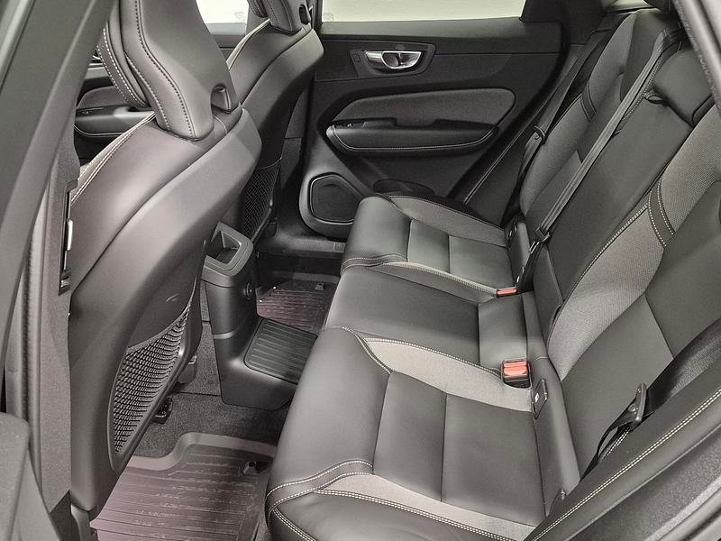 Volvo XC60 T6 Recharge Plus Dark plug in 2025, bild 7/10