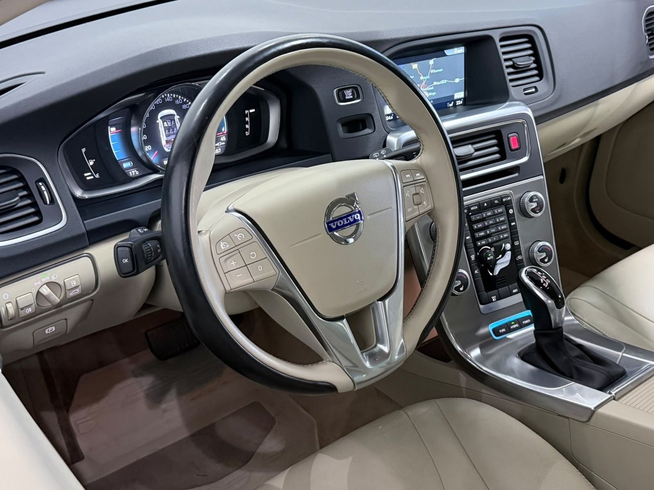 Volvo V60 2016, bild 2/10