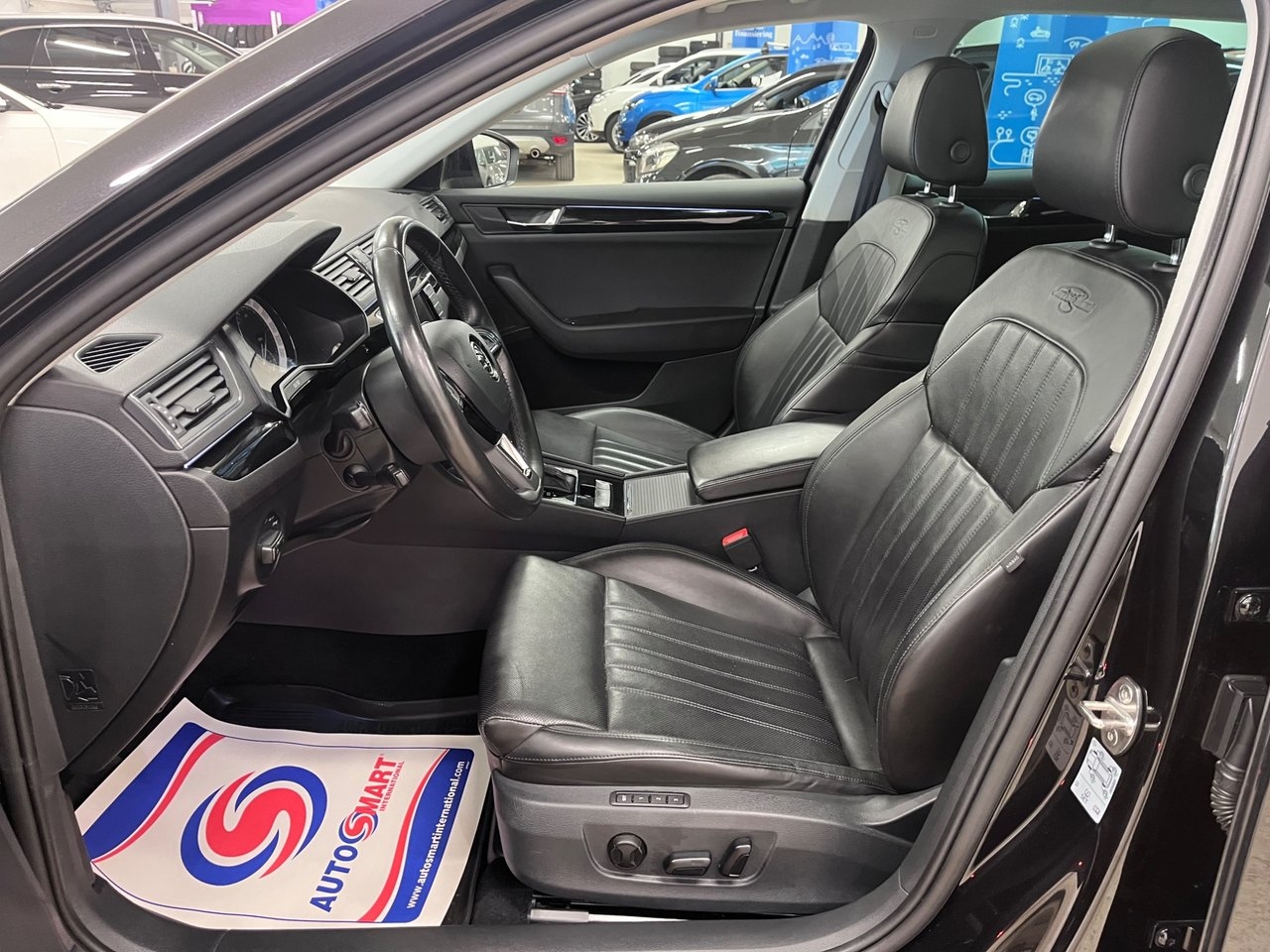 Skoda Superb 2017, photo 7/10