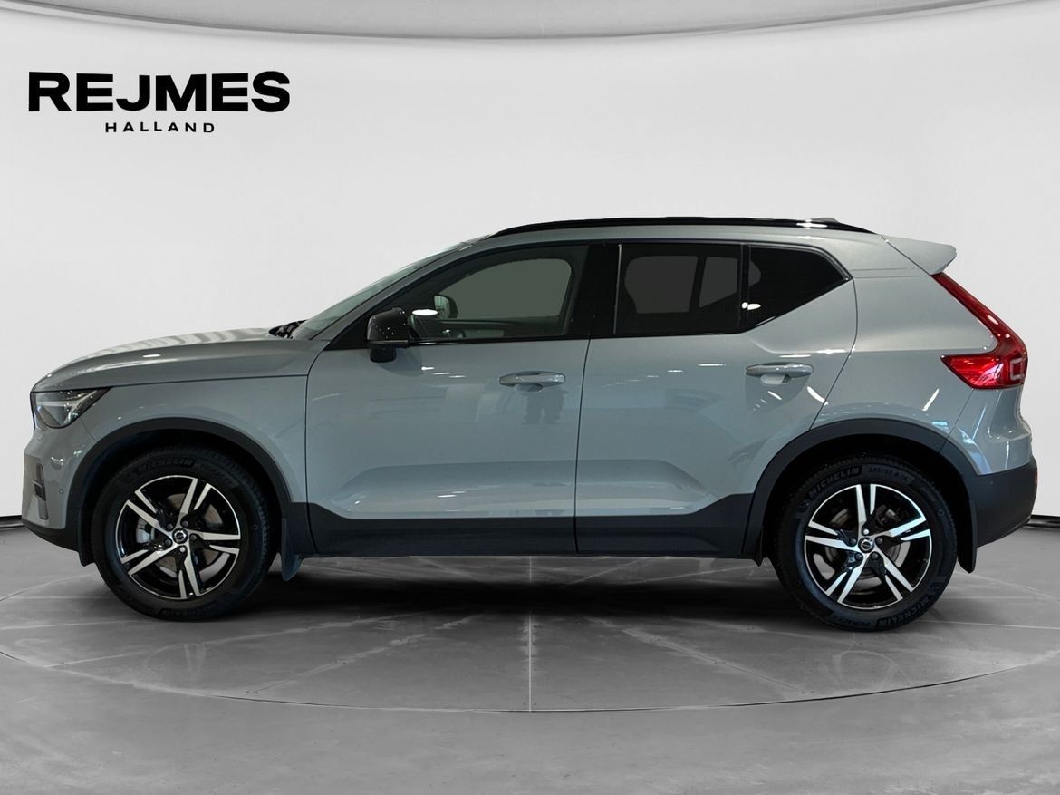 Volvo XC40 B3 FWD Bensin Plus Dark 2025, bild 3/15