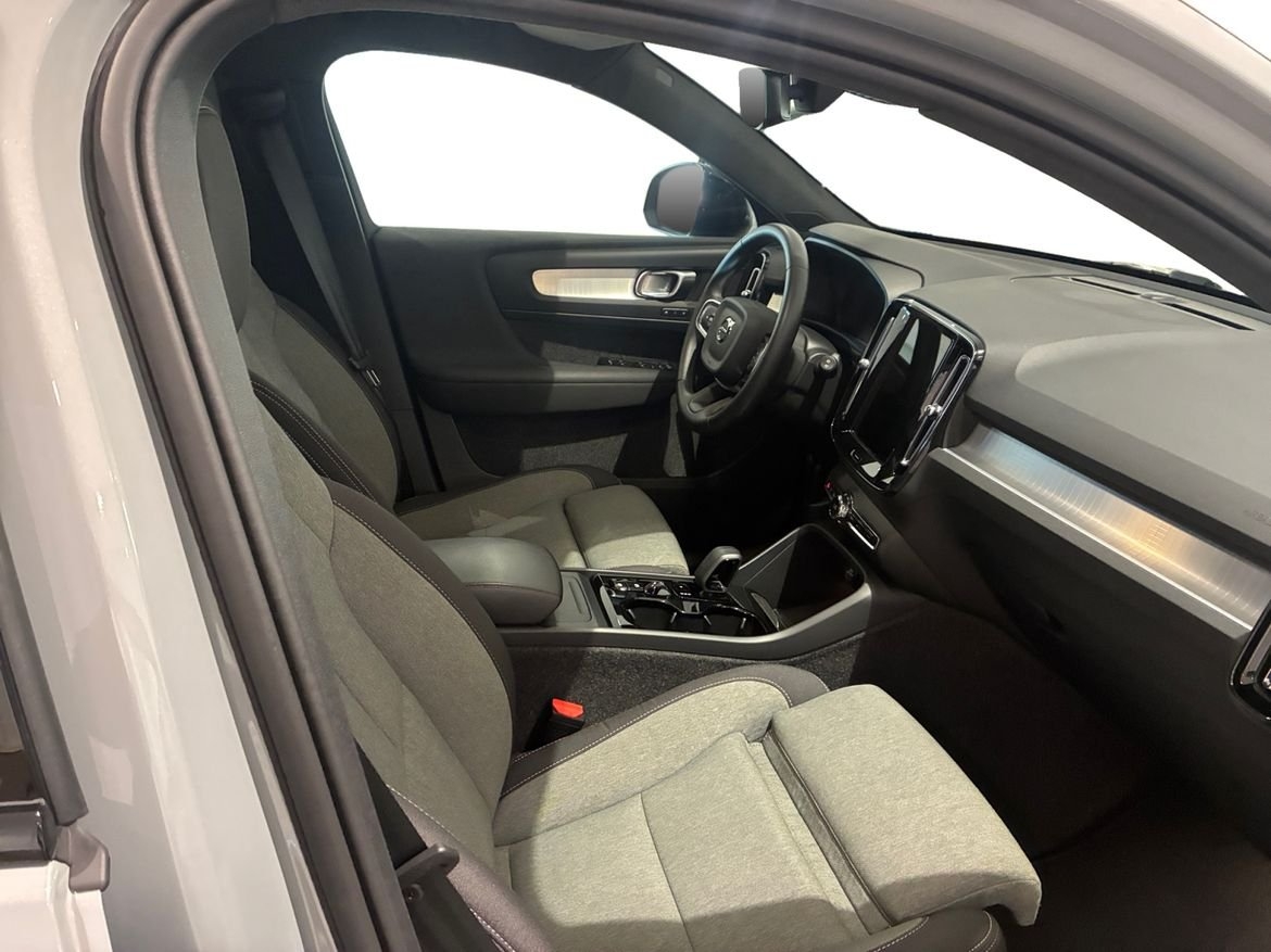 Volvo XC40 B3 FWD Bensin Plus Dark 2025, bild 4/15