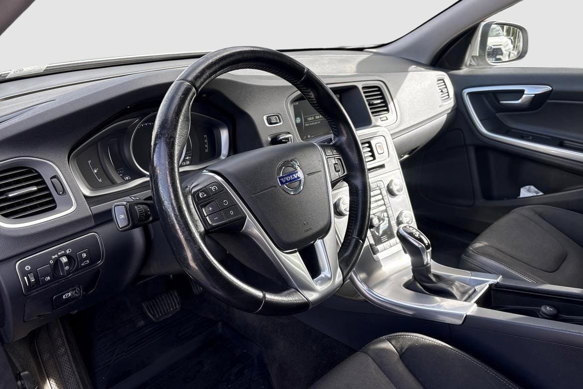 Volvo V60 Momentum Business Edition 2016, bild 7/10