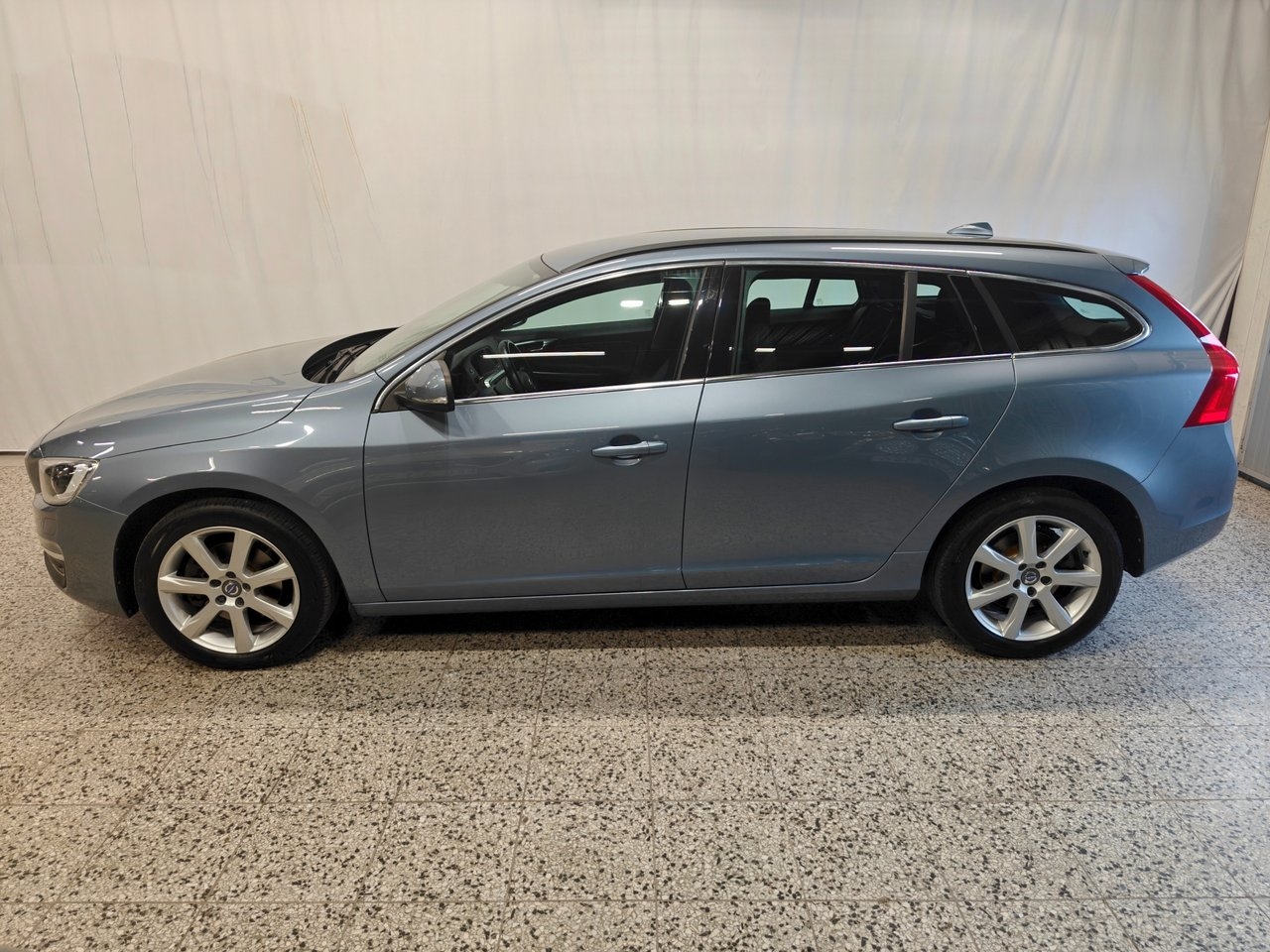 Volvo V60 2017, kuva 2/10