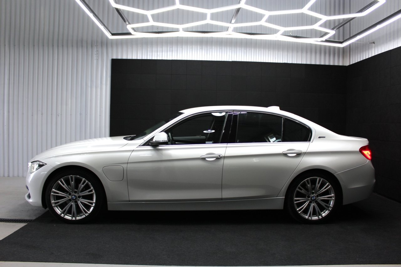 BMW 330 e Sedan Steptronic Sport line 2016, bild 3/10