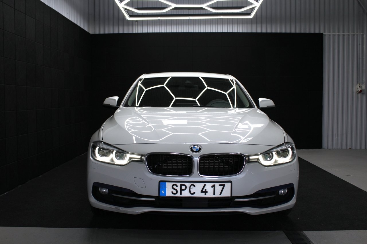 BMW 330 e Sedan Steptronic Sport line 2016, bild 2/10