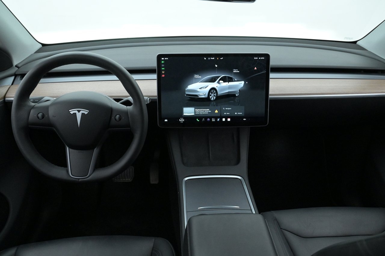 Tesla Model Y Long Range AWD Autopilot 2024, bild 6/10