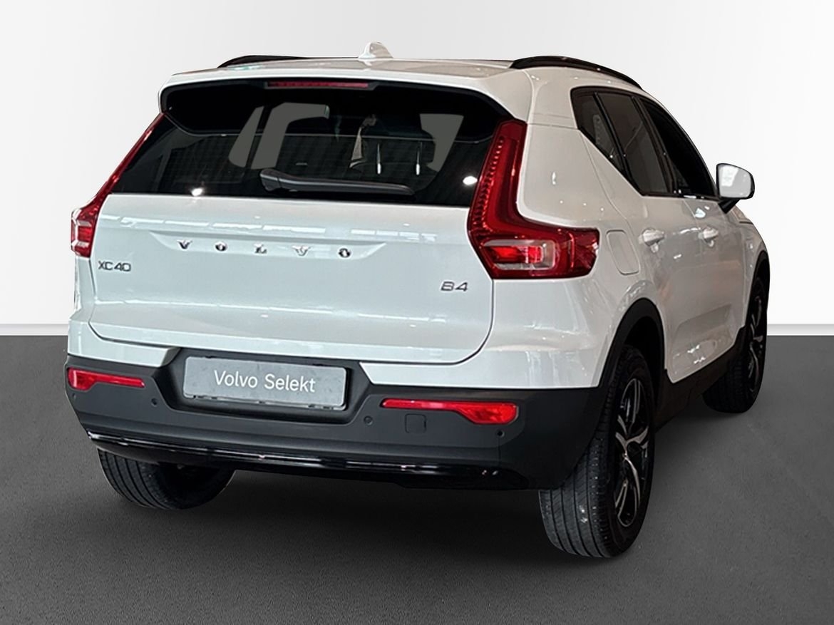 Volvo XC40 B4 FWD Bensin Plus Dark 2025, photo 6/10