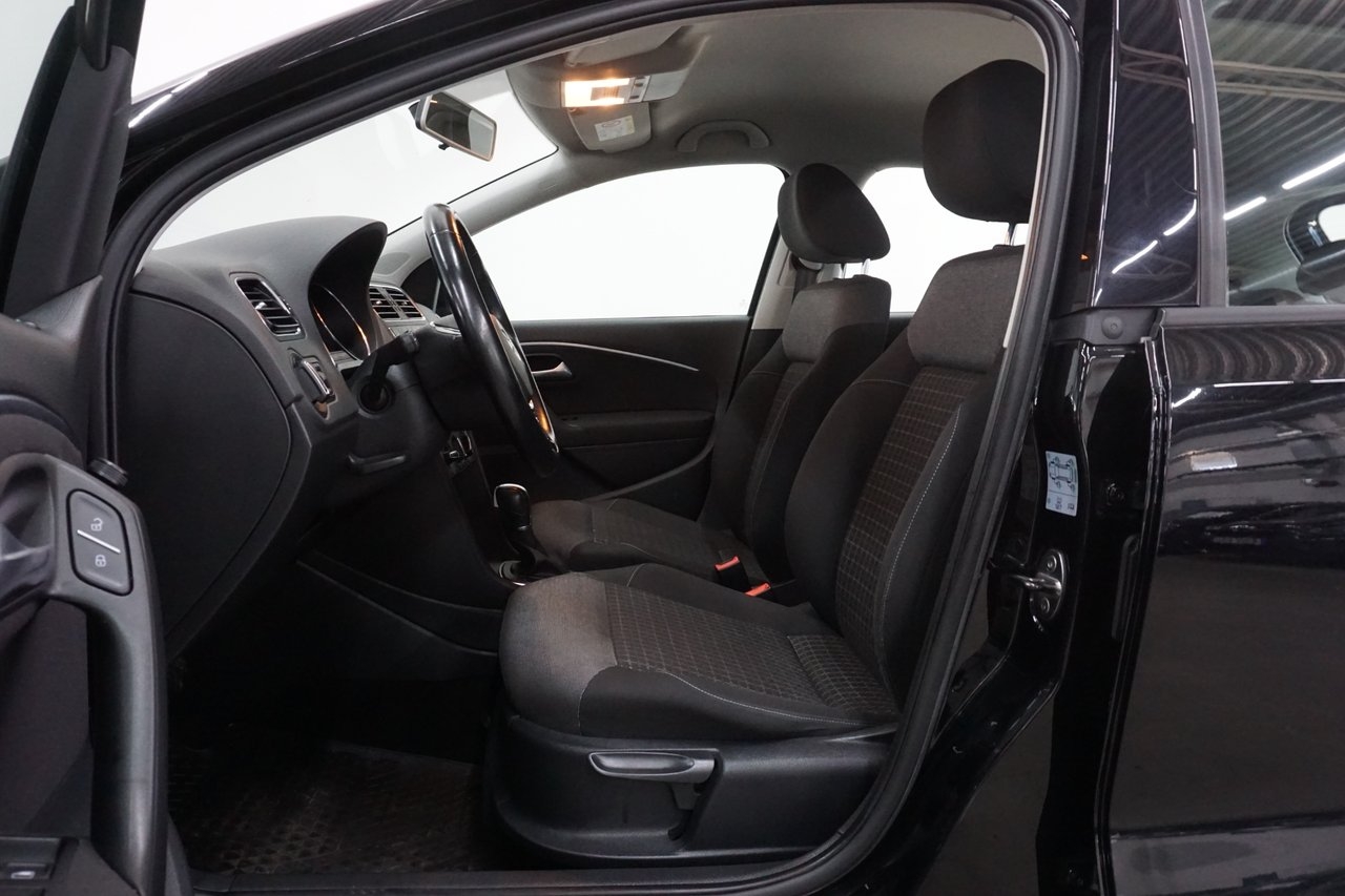 Volkswagen Polo 2016, photo 6/10