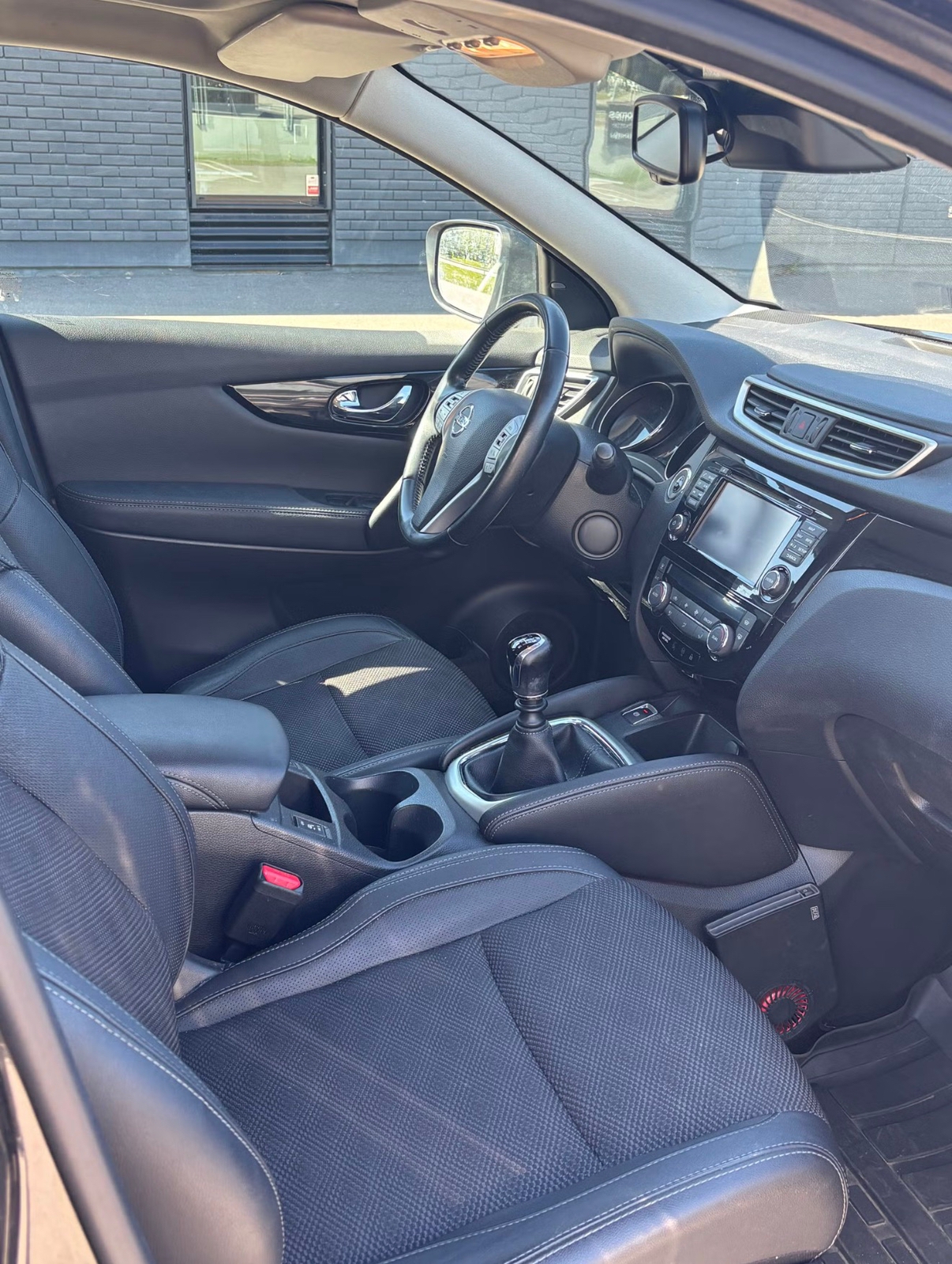 Nissan Qashqai 1.2 DIG-T Manuell 2016, bild 3/4