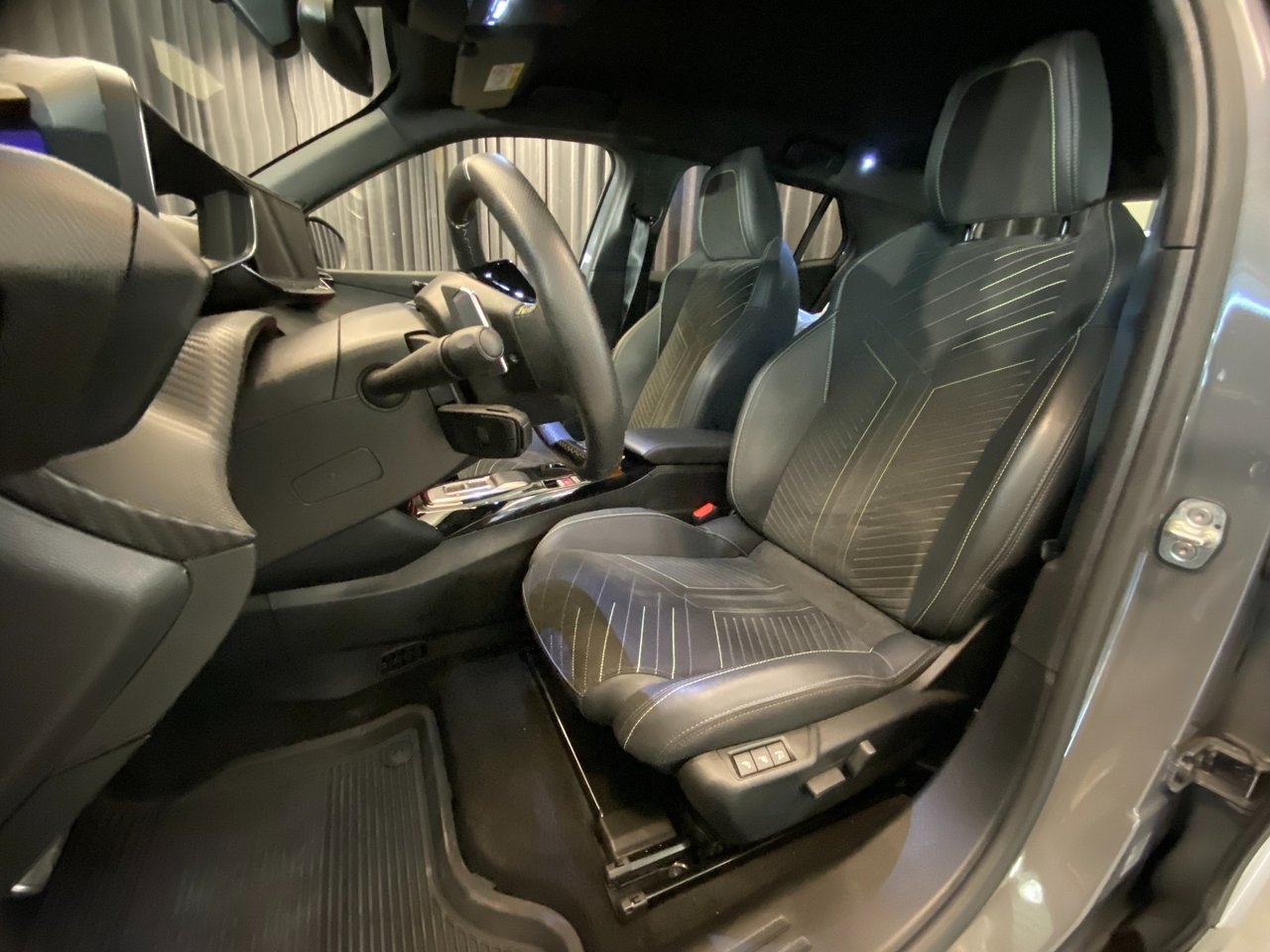 Peugeot 2008 GT Hybrid 145 AUT 2025, bild 7/10