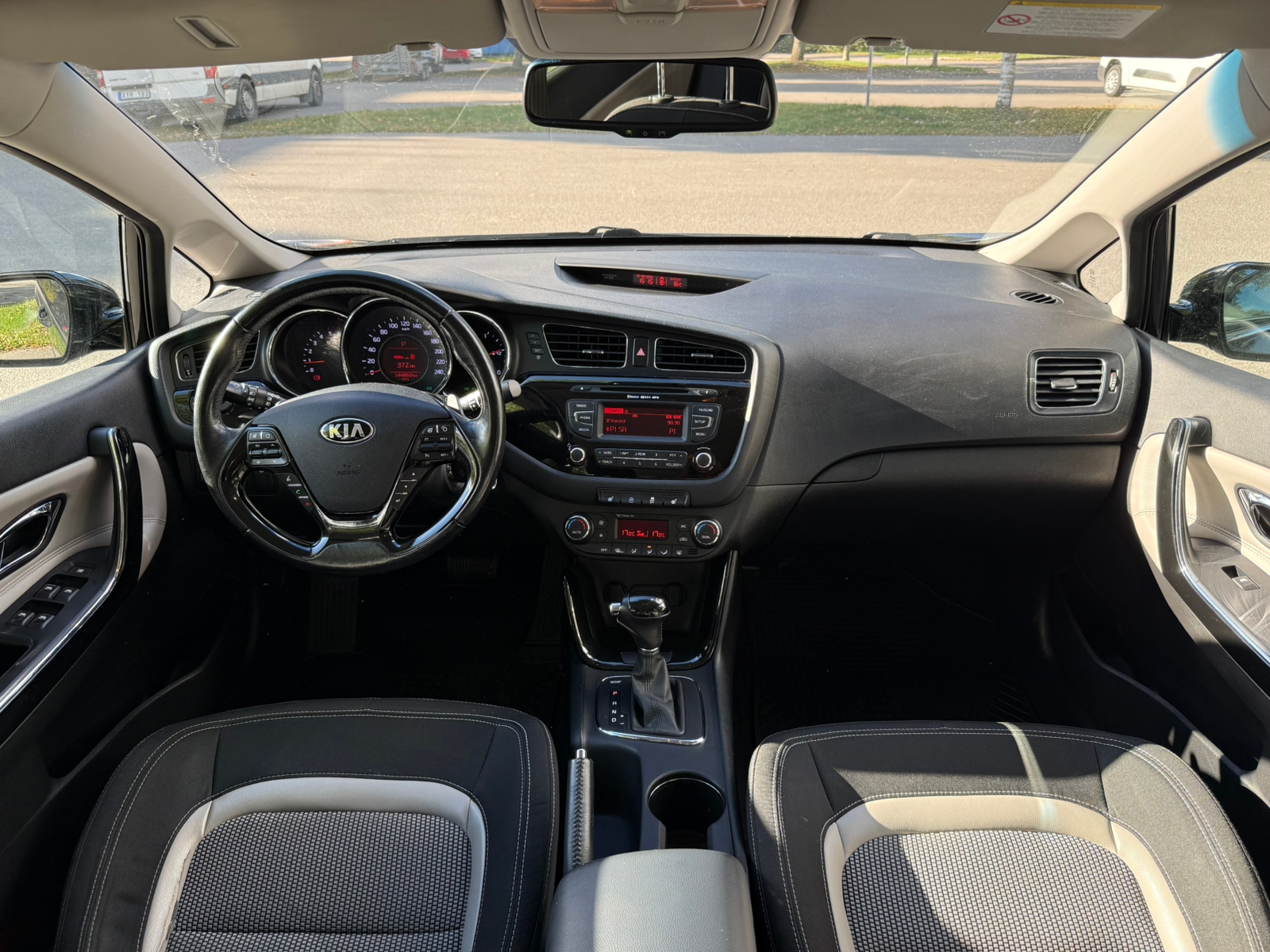 Kia Ceed 1.6 CRDi Automatisk 2013, bild 6/10